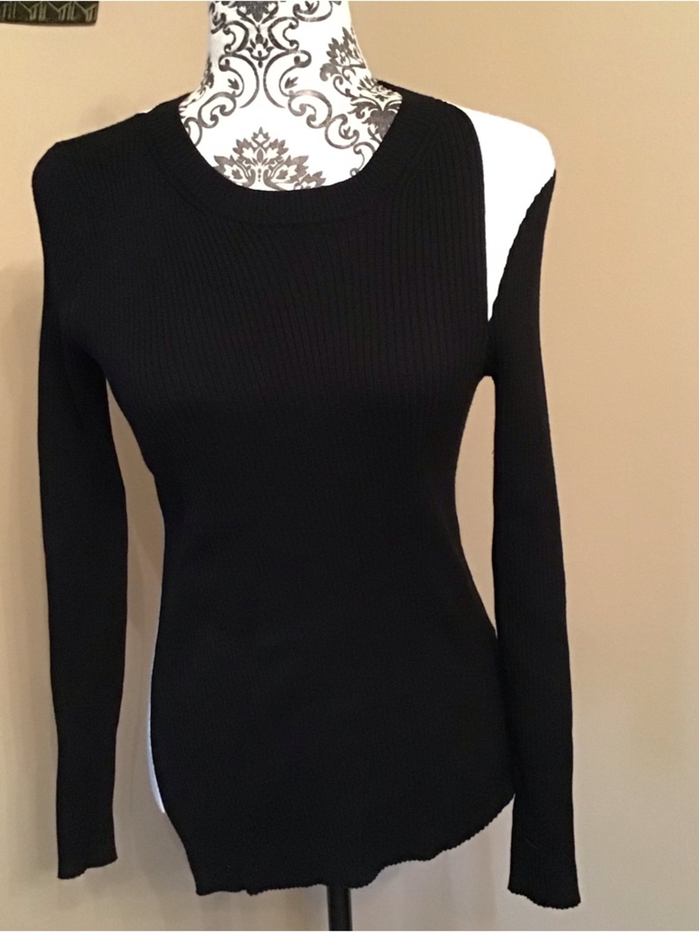 DKNY pullover long sleeve black and white sweater.